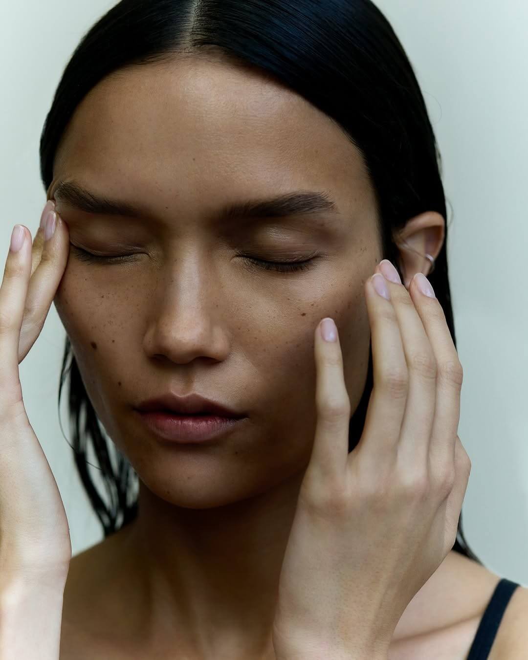 From Breakouts to Glow: The Transformation Journey to Clear Skin